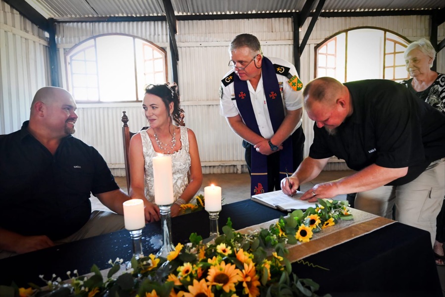 Wedding ceremony by Dr. Gerrit Rademeyer in Montagu