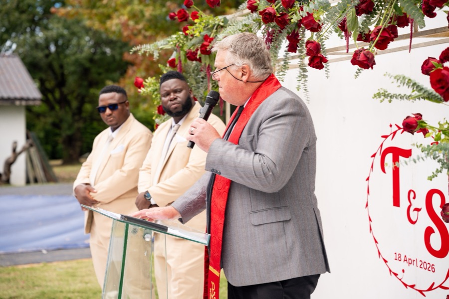 Wedding ceremony by Dr. Gerrit Rademeyer in Montagu